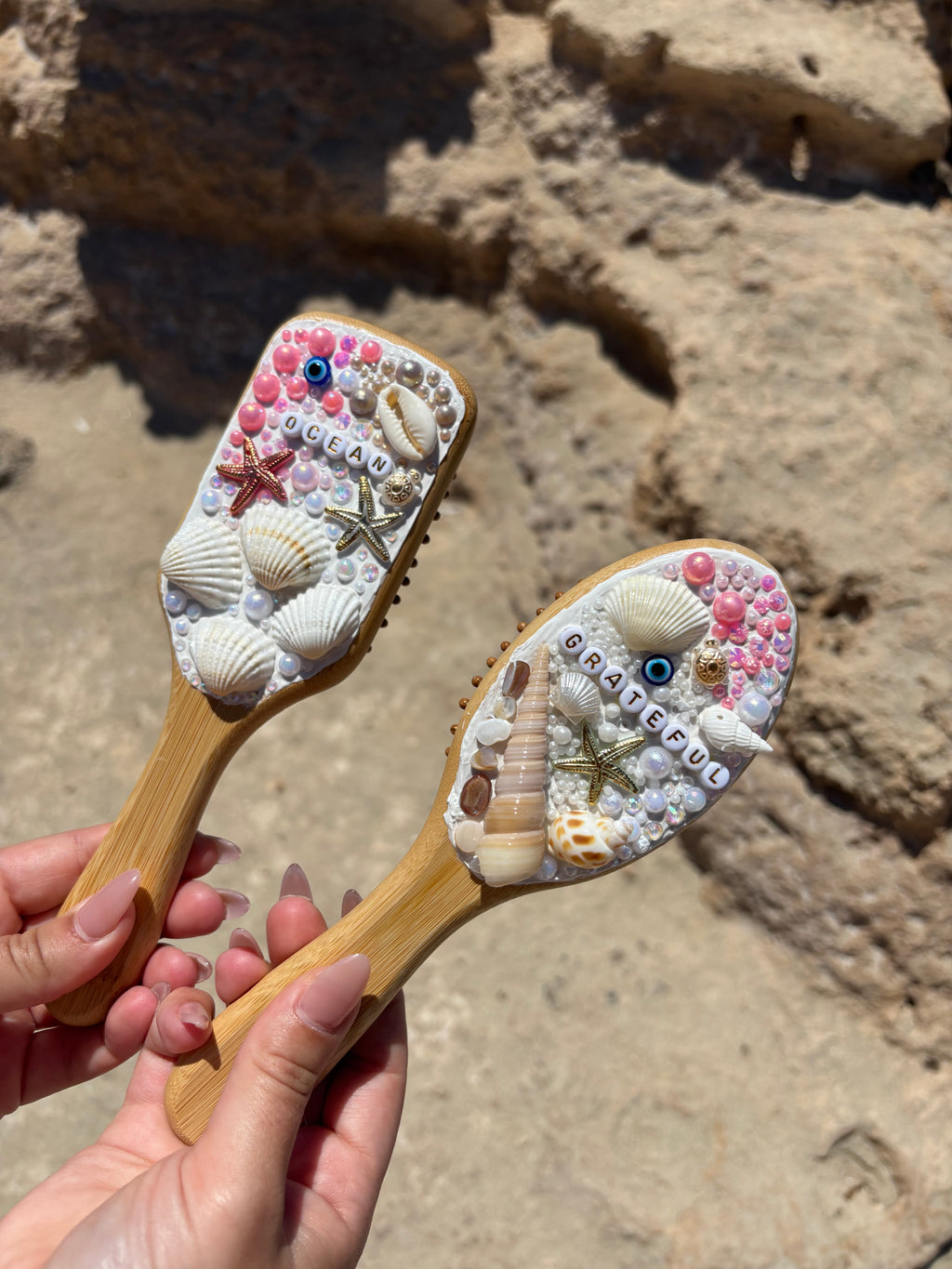 Medium Liliana Brush