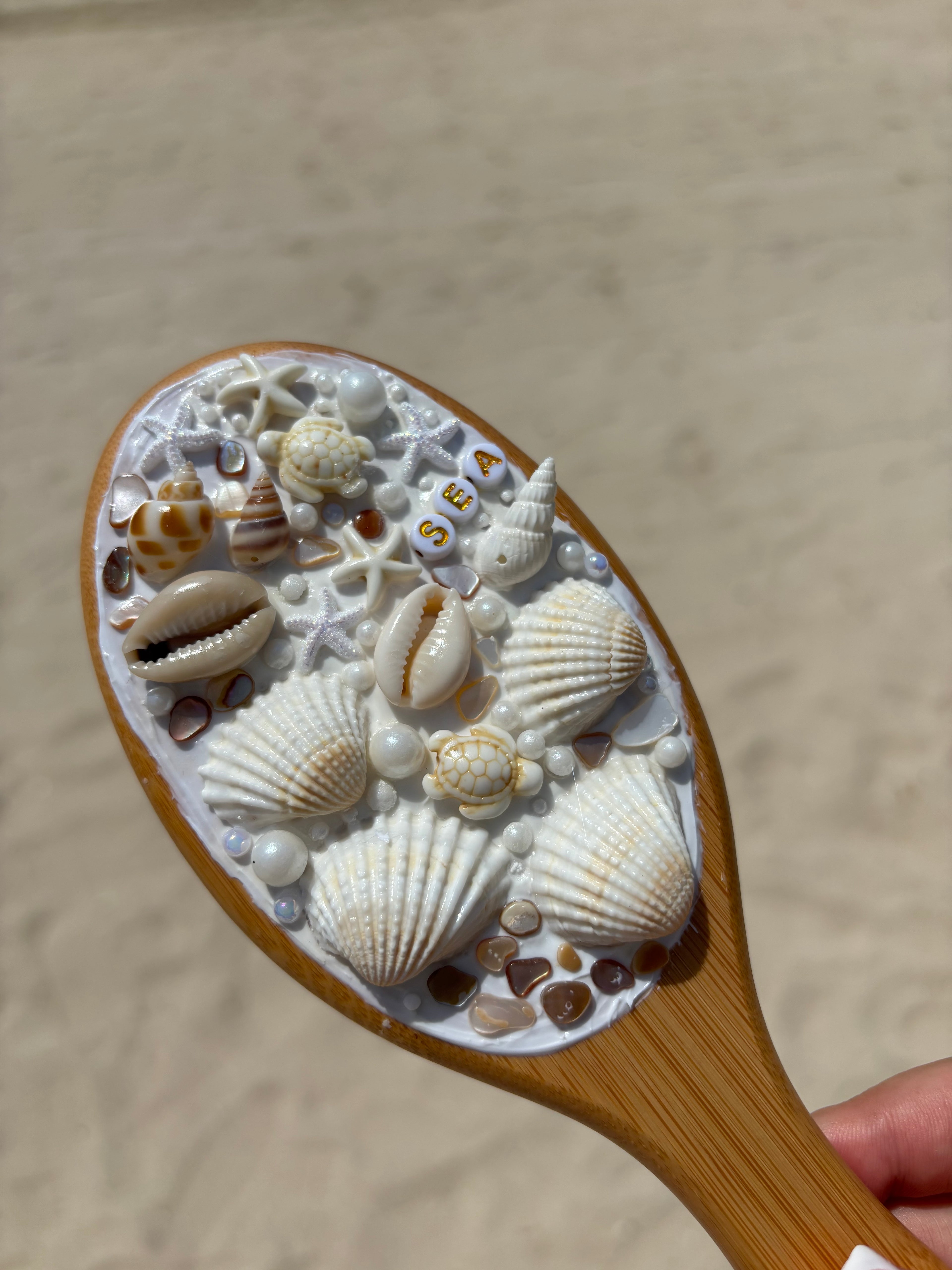 Large Liliana Brush